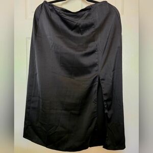 ✨️ Black Midi Skirt ✨️